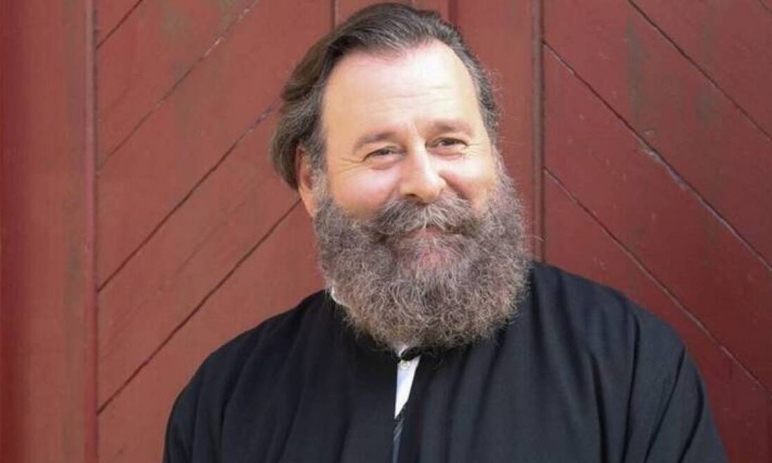 Κωστής Σαββιδάκης: «Με σταύρωσε ο παπάς, κόλλησε ο σταυρός στην πλάτη»