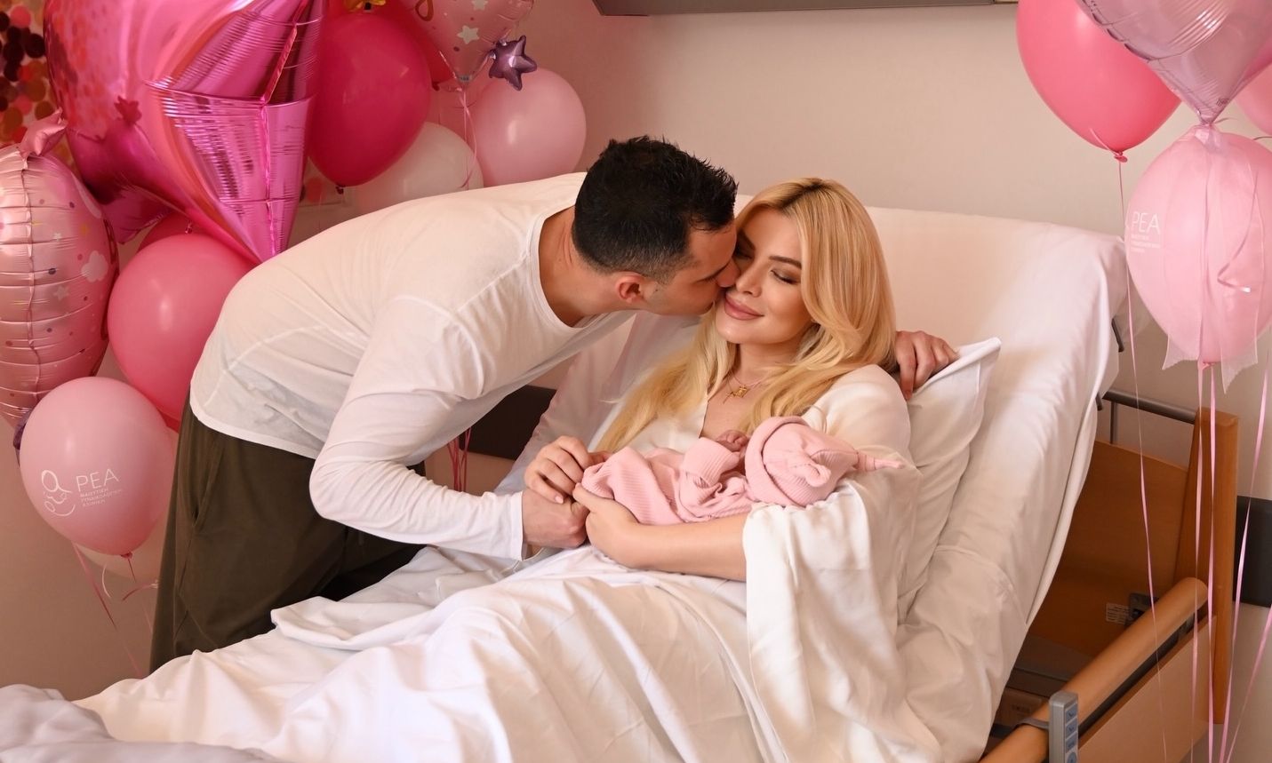 Καινούργιου: Ο Κουτσουμπής δημοσίευσε φωτό της νεογέννητης κόρης τους και είναι ό, τι πιο τρυφερό