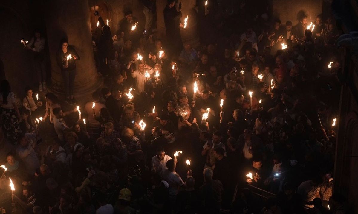 Ολοκληρώθηκε η τελετή Αφής του Αγίου Φωτός - Τι ώρα φτάνει στο «Ελευθέριος Βενιζέλος»;