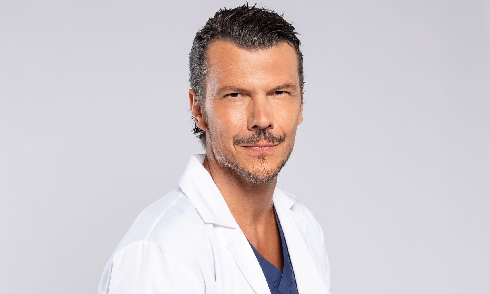 Ιωάννης Παπαζήσης: «Ο Γιατρός» είναι μια σειρά που παρακολουθώ και θαυμάζω