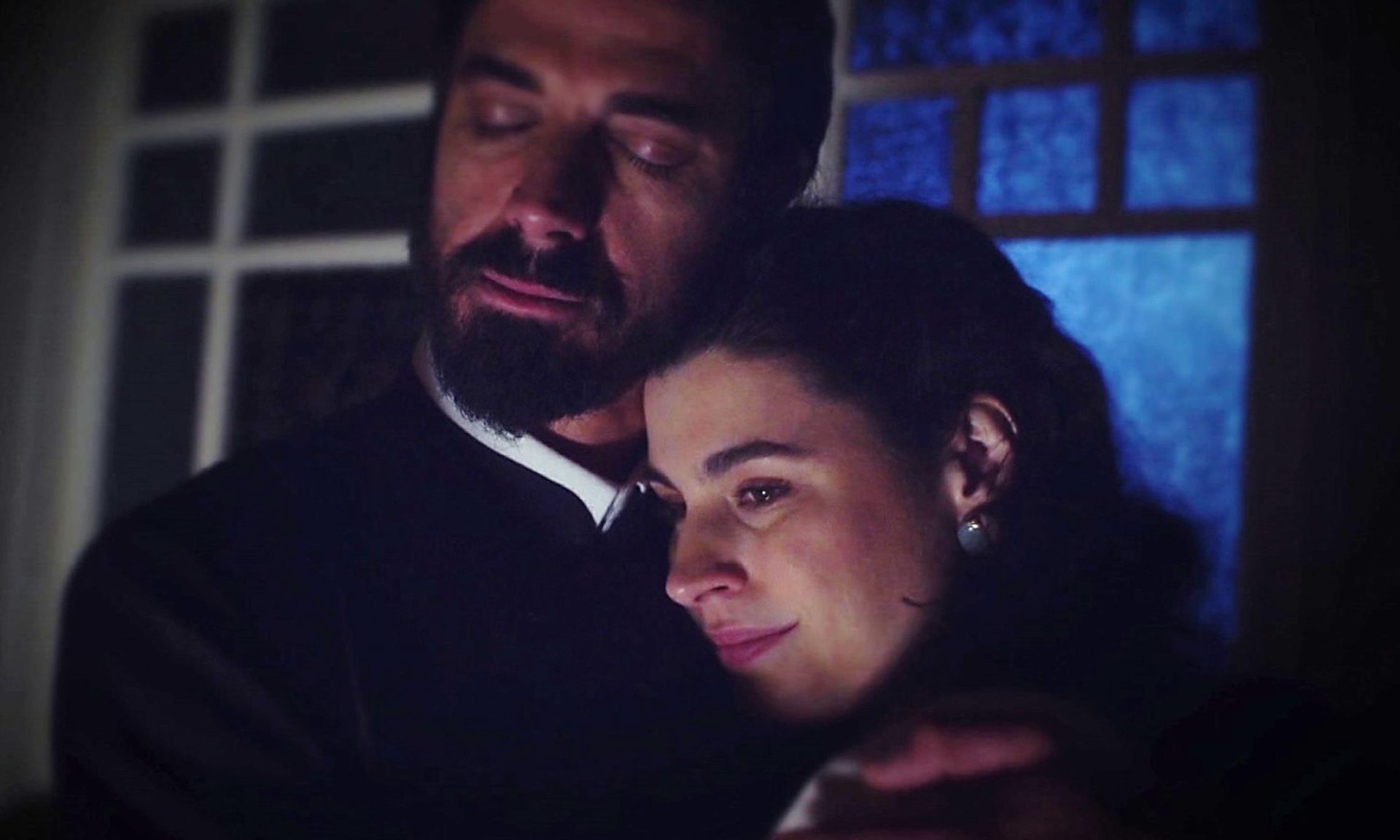 Άγιος έρωτας: Ο πατέρας Νικόλαος πετάει τα ράσα για τη Χλόη