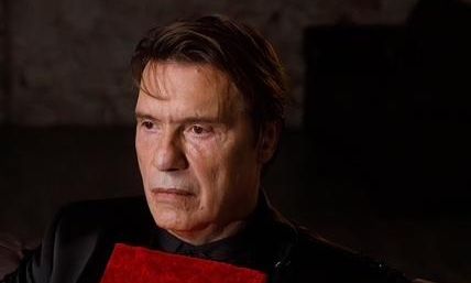 Παράταση μέχρι τέλος Μαΐου για την παράσταση «Βροχή τα βέλη» με τον Στράτο Τζώρτζογλου  