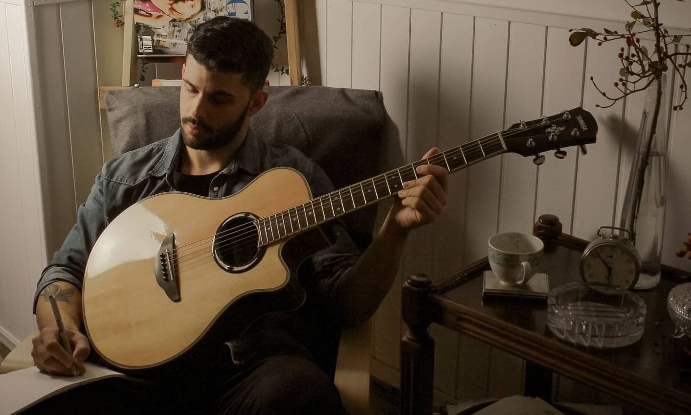 Είναι γιος γνωστού Ολυμπιονίκη και είναι τραγουδιστής! Το νέο του τραγούδι