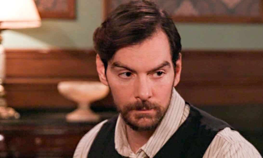 Grand Hotel – επεισόδια: Ο Πέτρος κινδυνεύει να συλληφθεί και το σκάει