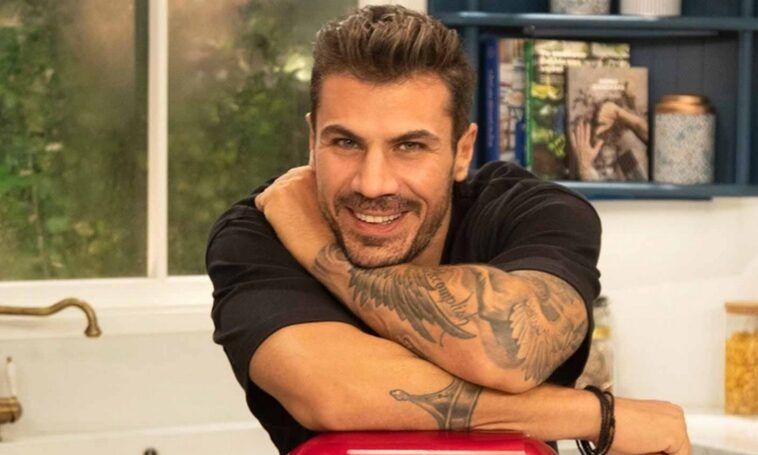 Μύθος ή αλήθεια, τα αυγά μπαίνουν πάντα στην πόρτα του ψυγείου; O Άκης Πετρετζίκης λύνει το μυστήριο