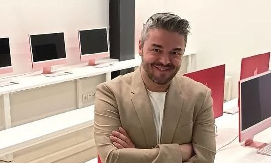 Πέτρος Πολυχρονίδης: Δεν βασίζομαι ποτέ σε άλλους παρουσιαστές γιατί απευθύνομαι σε ελληνικό κοινό