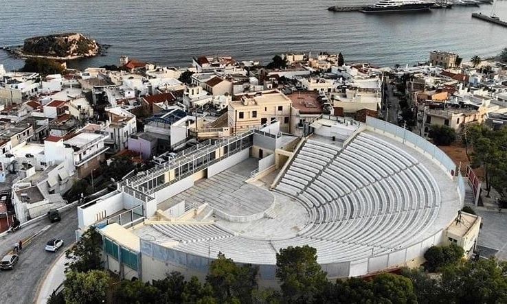 Το Βεάκειο Θέατρο επιστρέφει δυναμικά και ανακοινώνει το νέο του εντυπωσιακό πρόγραμμα!