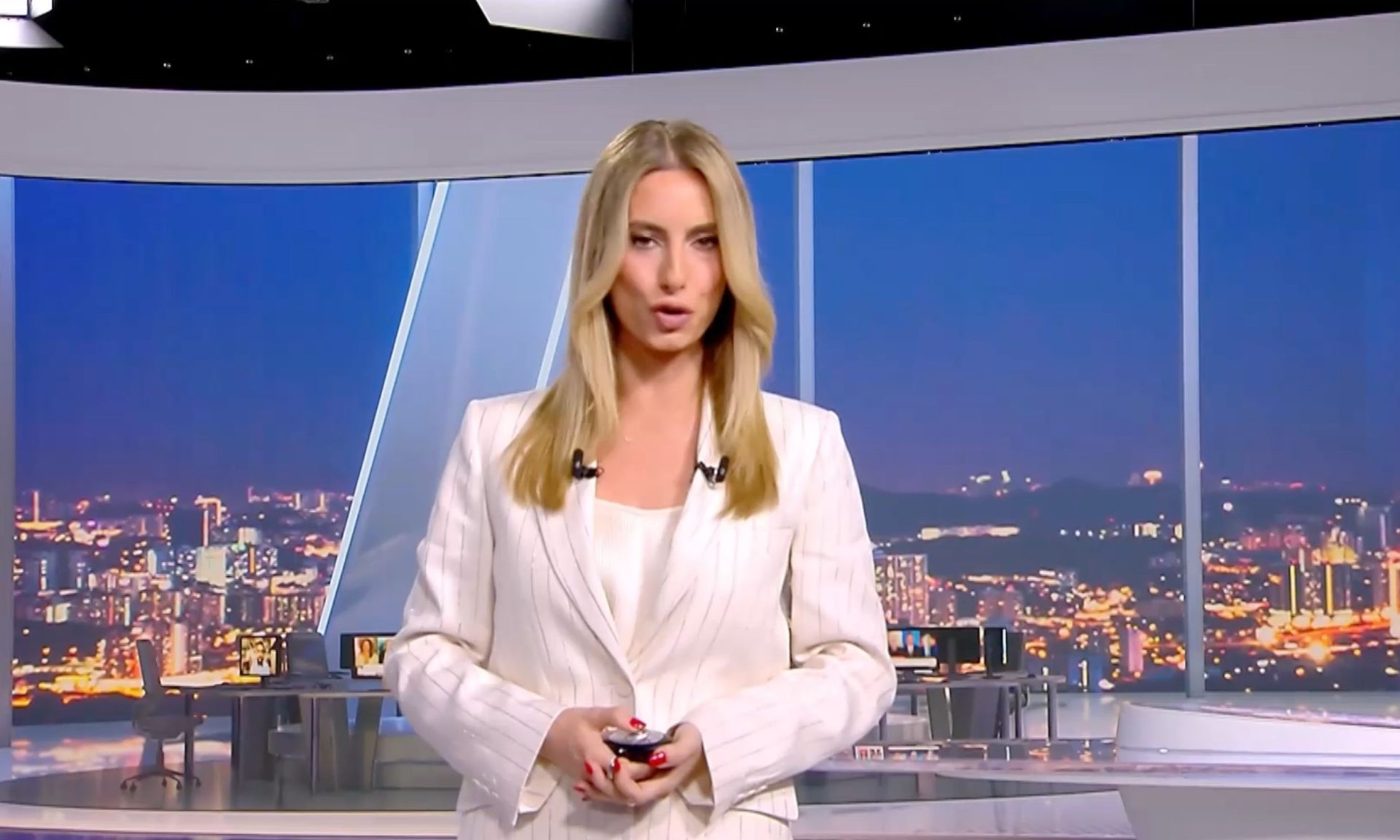 Λένα Φλυτζάνη: Η πρώτη εμφάνιση στο κεντρικό δελτίο ειδήσεων του ΣΚΑΙ