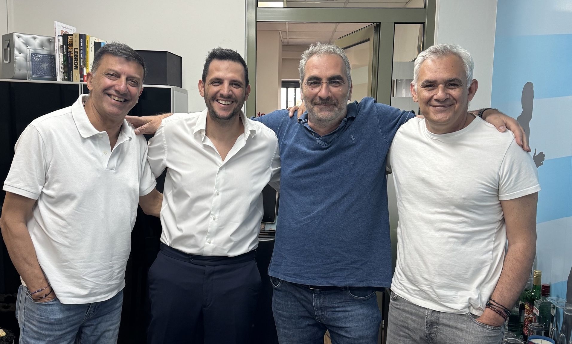 «Ο Τελευταίος Κύκνος» του Στέφανου Δάνδολου σε μία μεγαλειώδη θεατρική υπερπαραγωγή – μιούζικαλ!