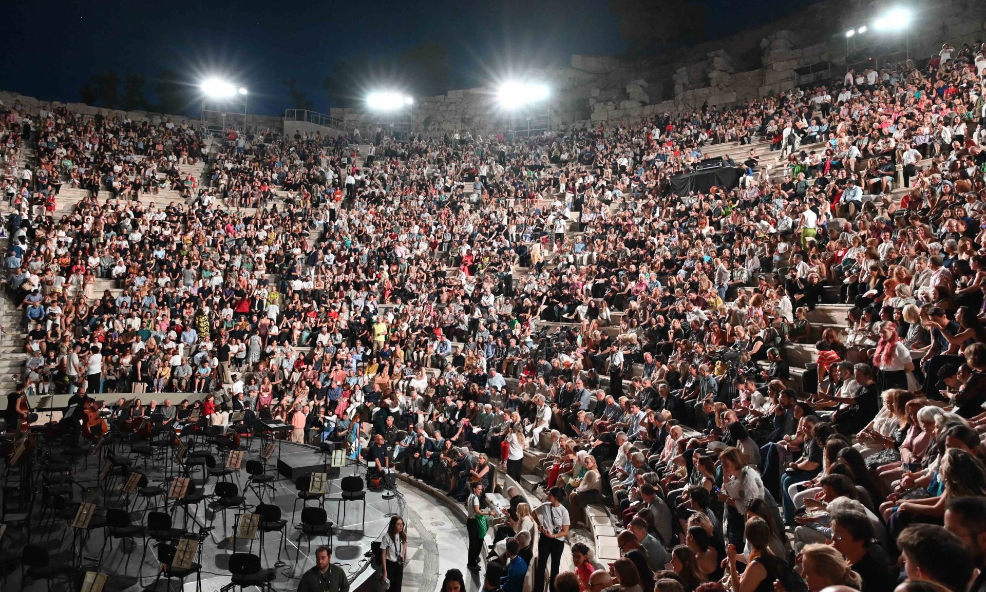 Μάγεψε το κοινό η Εθνική Συμφωνική Ορχήστρα της ΕΡΤ με Λεωνίδα Καβάκο και Ηλία Λιβιεράτο