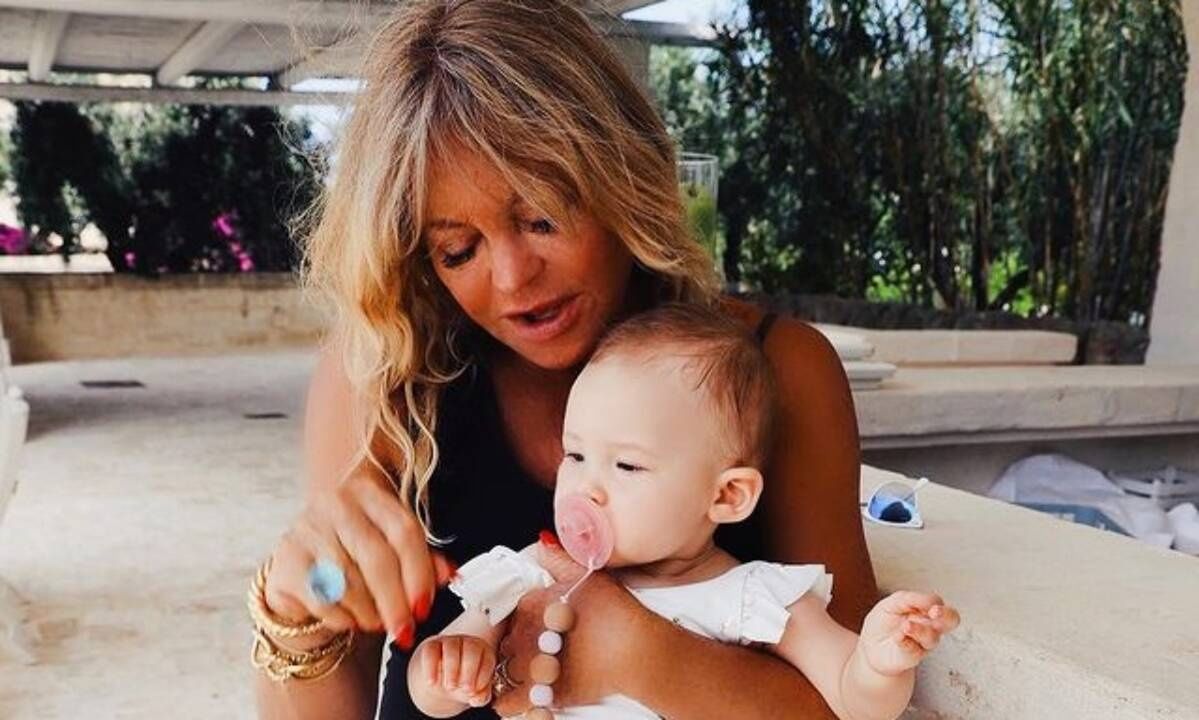 H Goldie Hawn στη Σκιάθο με τους κούκλους εγγονούς της: «Εγώ και τα αγόρια μου. Παράδεισος η Ελλάδα»