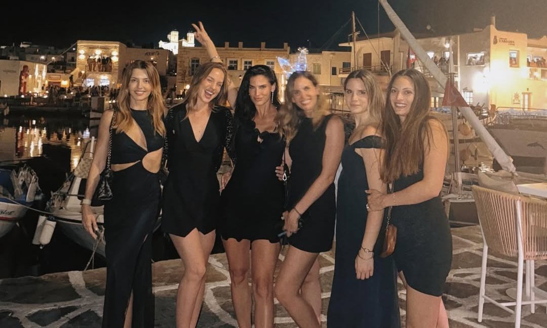 Χριστίνα Μπόμπα: Ήρεμα γενέθλια; Ξεσάλωσε απολαμβάνοντας μέχρι το πρωί το nightlife στην Πάρο!