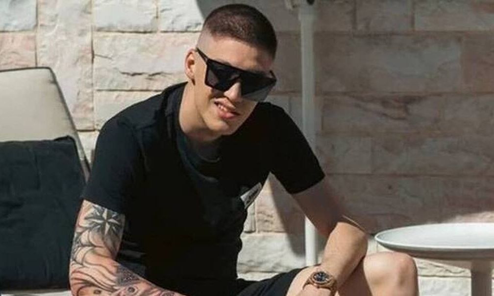 Εκτόξευσαν αντικείμενο στον Tranno κατά τη διάρκεια συναυλίας και αποχώρησε από τη σκηνή