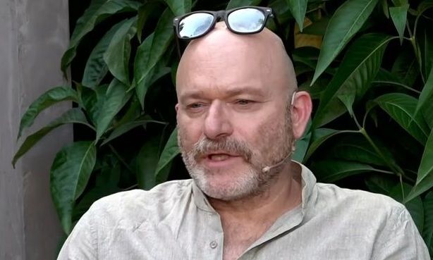 Αντώνης Κρόμπας: «Η τηλεόραση έχει ευνουχιστεί εντελώς. Ευτυχώς που υπάρχει το θέατρο»