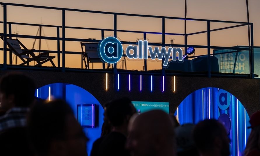 Το μουσικό challenge της Allwyn με στίχους από τα Ημισκούμπρια (vid.)