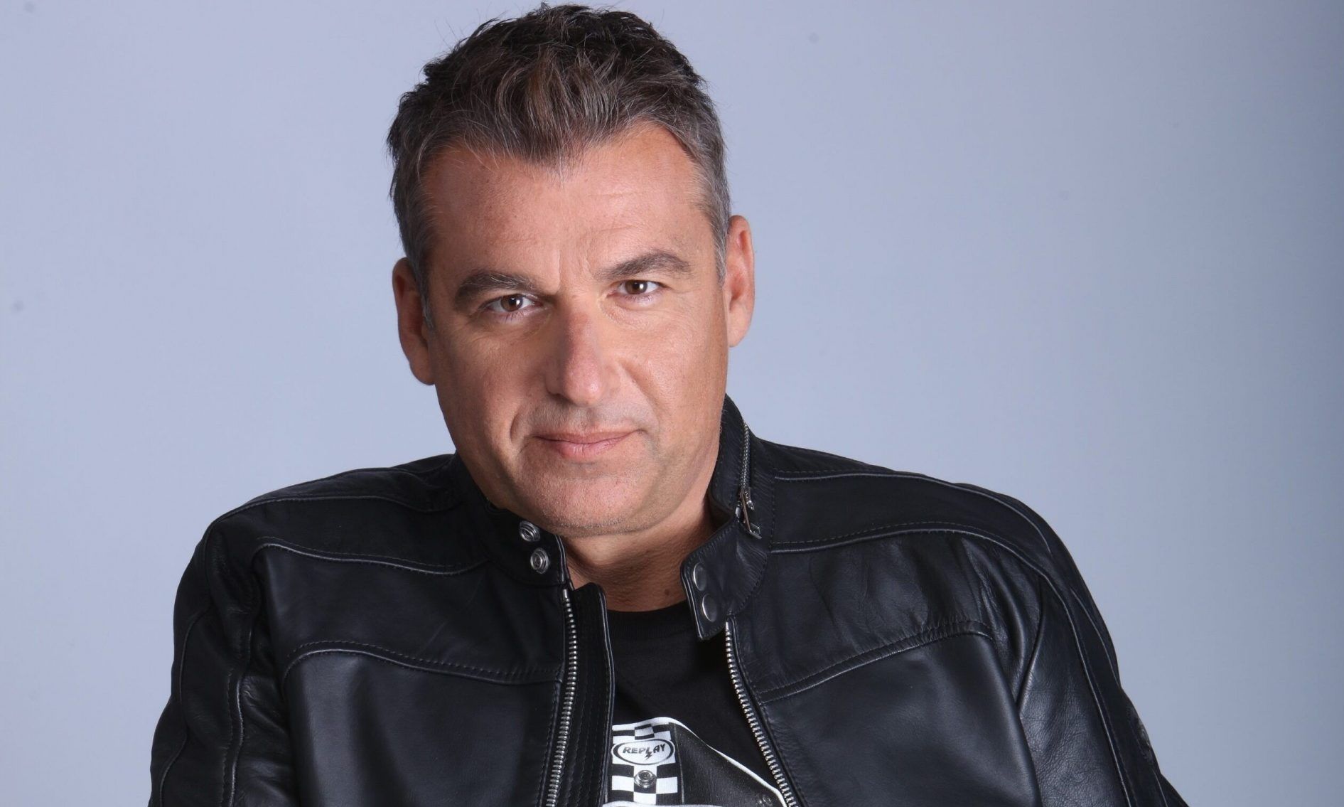 Γιάννης Λιάγκας: Μεγάλωσε και έφτασε τον μπαμπά του σε ύψος – Η καλοκαιρινή στιγμή τους