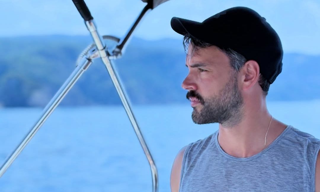 Ρένος Ρώτας: «Είμαι συναισθηματικά ανώριμος – Στερούμαι πολλά»
