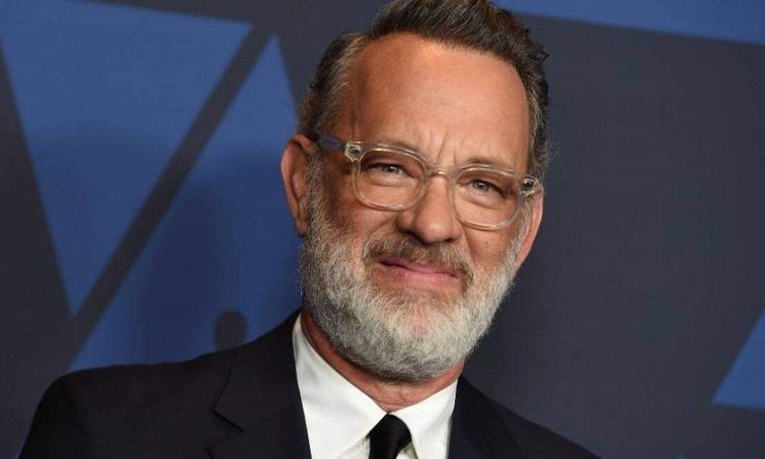Tom Hanks: Η επική αντίδραση του σταρ όταν Έλληνας θαυμαστής τού έδειξε το τατουάζ με τη μορφή του