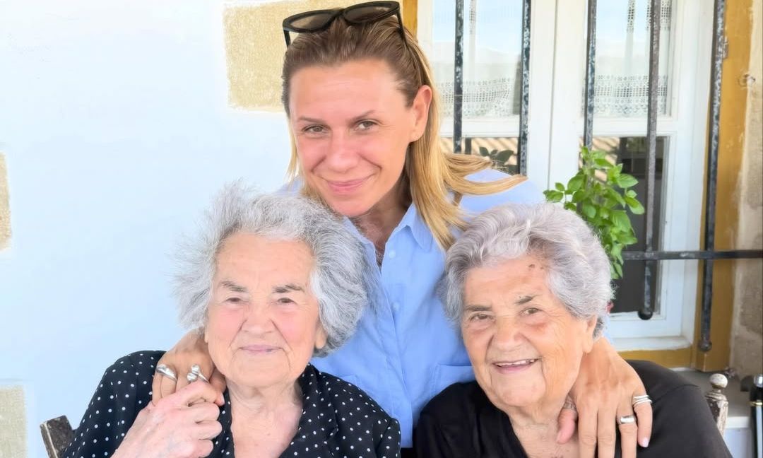 Καραβάτου: Αντάμωσε ξανά με τις 90χρονες θείες της & συγκινήθηκε - «Είμαι πέρα από ευγνώμων»