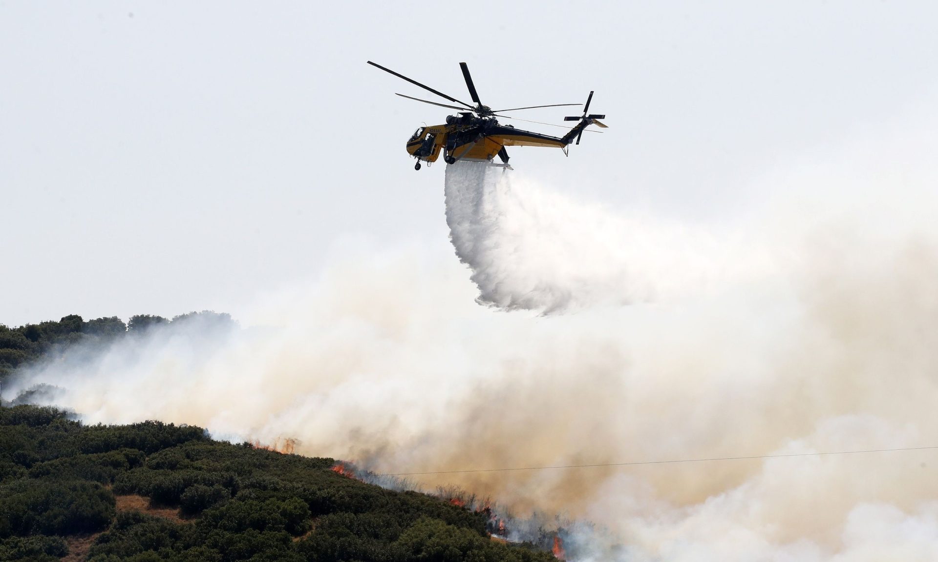 Μάχη με τις φλόγες στο Ρέθυμνο: Νέο 112 για εκκένωση της Τριόπετρας – Συγκλονίζει ο θάνατος δύο πυρο