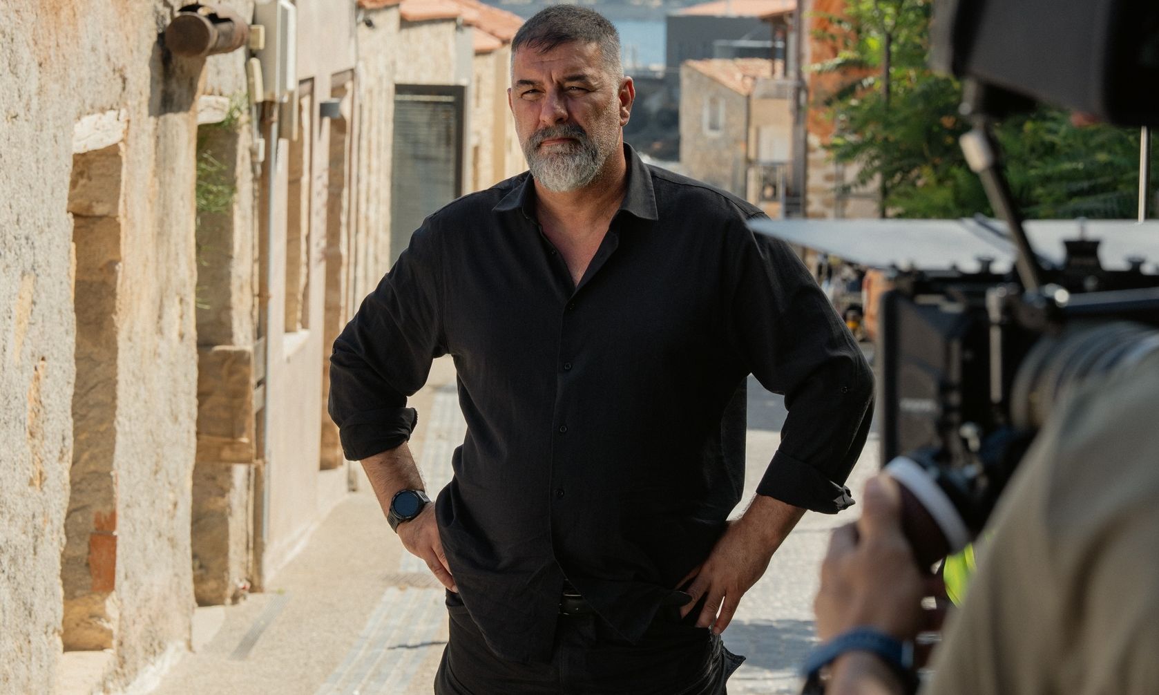 Δύο μαύρα πουκάμισα spoiler: Η άφιξη της Μαρκέλλας φέρνει κι ένα θαμμένο μυστικό από την Κρήτη