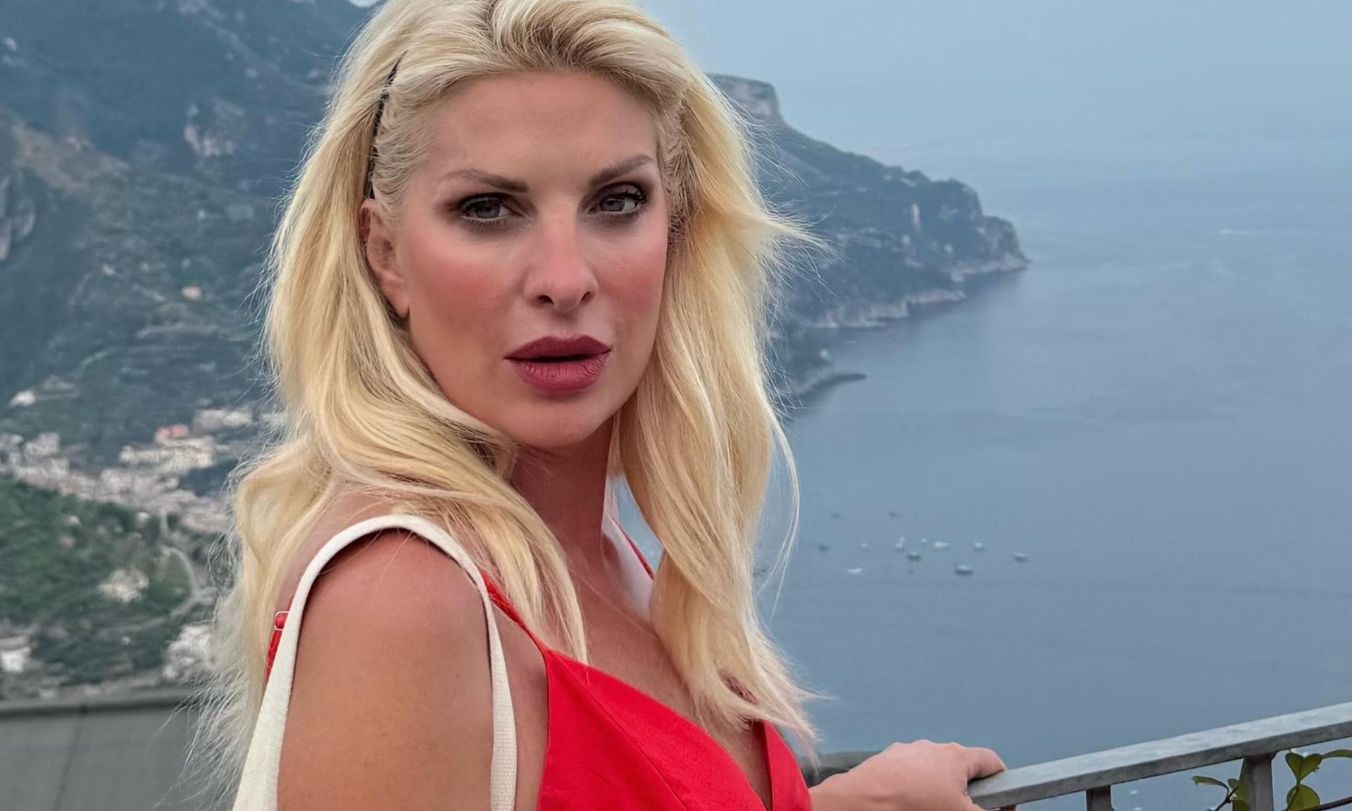 Από το Αμάλφι στην Άνδρο και τη Νάξο! Το καλοκαίρι της Ελένης Μενεγάκη μέσα από υπέροχες φωτογραφίες