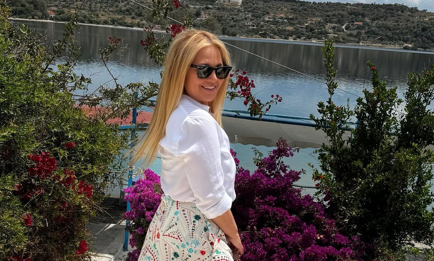 Νάνσυ Ζαμπέτογλου: Oι χαλαρές στιγμές στην παραλία λίγο πριν από τη μεγάλη πρεμιέρα στον ΣΚΑΪ