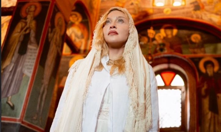 Madonna: Η φωτογραφία με μοναχό στην Πάτμο και το μήνυμα για τις αμαρτίες της