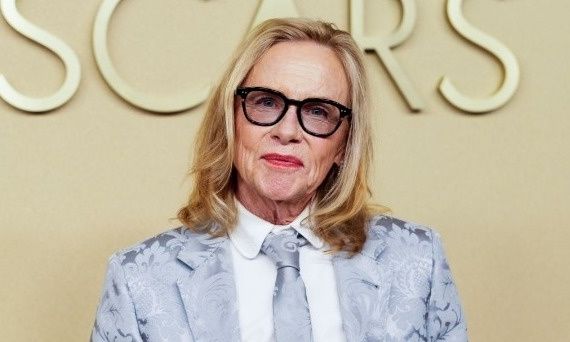 Έιμι Μάντιγκαν: Στο πλευρό του Τομ Χανκς στη νέα ταινία «The Comebacker» - Το πρότζεκτ του Netflix