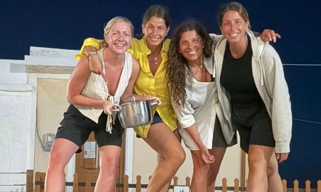 Πόπη Τσαπανίδου: Το καλοκαίρι με τις κόρες και τα εγγόνια της μετά τη δύσκολη απώλεια