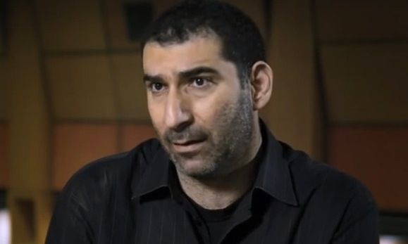 Γιάννης Οικονομίδης: Ποιος είναι ο σκηνοθέτης πίσω από τη «Σπασμένη Φλέβα» που διεκδικεί Όσκαρ φέτος