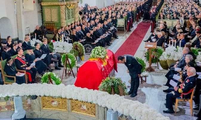 Νορβηγία: Το τελευταίο αντίο στον βασιλιά Χάραλντ Ε΄ – Οι γαλαζοαίματοι που ταξίδεψαν στο Όσλο