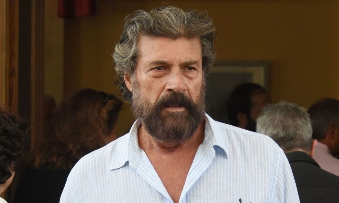 Ο Νίκος Βερλέκης μιλά για τα 40 χρόνια γάμου, τη σύζυγο και τις δύο κόρες τους