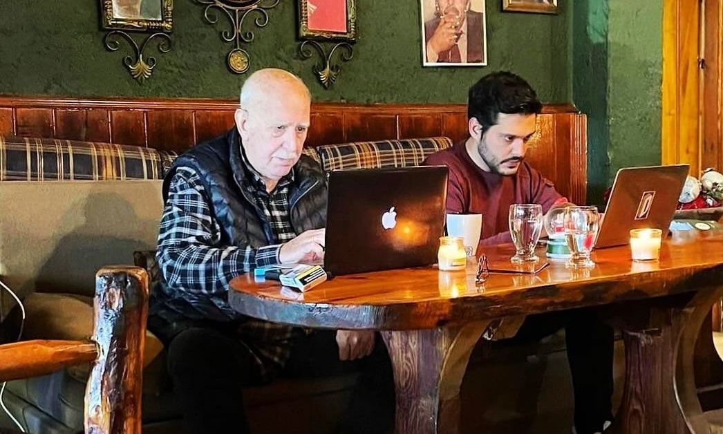 Φοίβος Παπαδάκης: Η συγκινητική ανάρτηση για τον πατέρα του, Γιώργο, οκτώ μήνες μετά τον θάνατό του