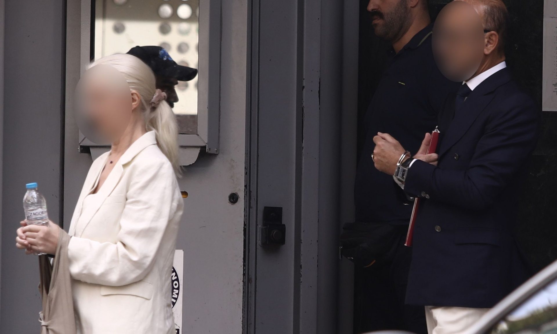 Μαζωνάκης: Οκτώ ώρες απολογούνταν η γιατρός – Τι υποστήριξε για τον θάνατο του τραγουδιστή