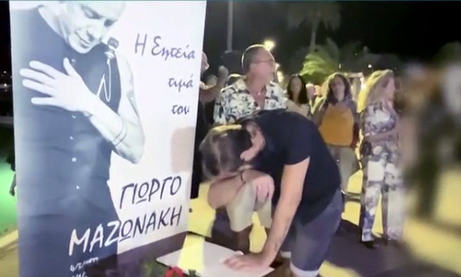 Γιώργος Μαζωνάκης: Η Σητεία τον αποχαιρέτησε με τα τραγούδια του–To πλήθος στο λιμάνι & το μνημόσυνο