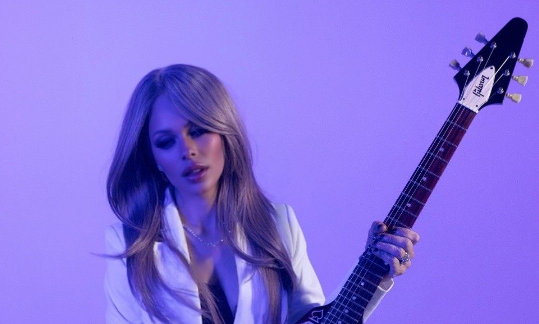 Η διεθνής virtuoso της κιθάρας Οριάνθη στην Αθήνα για την πολυαναμενόμενη συναυλία της Άννας Βίσση
