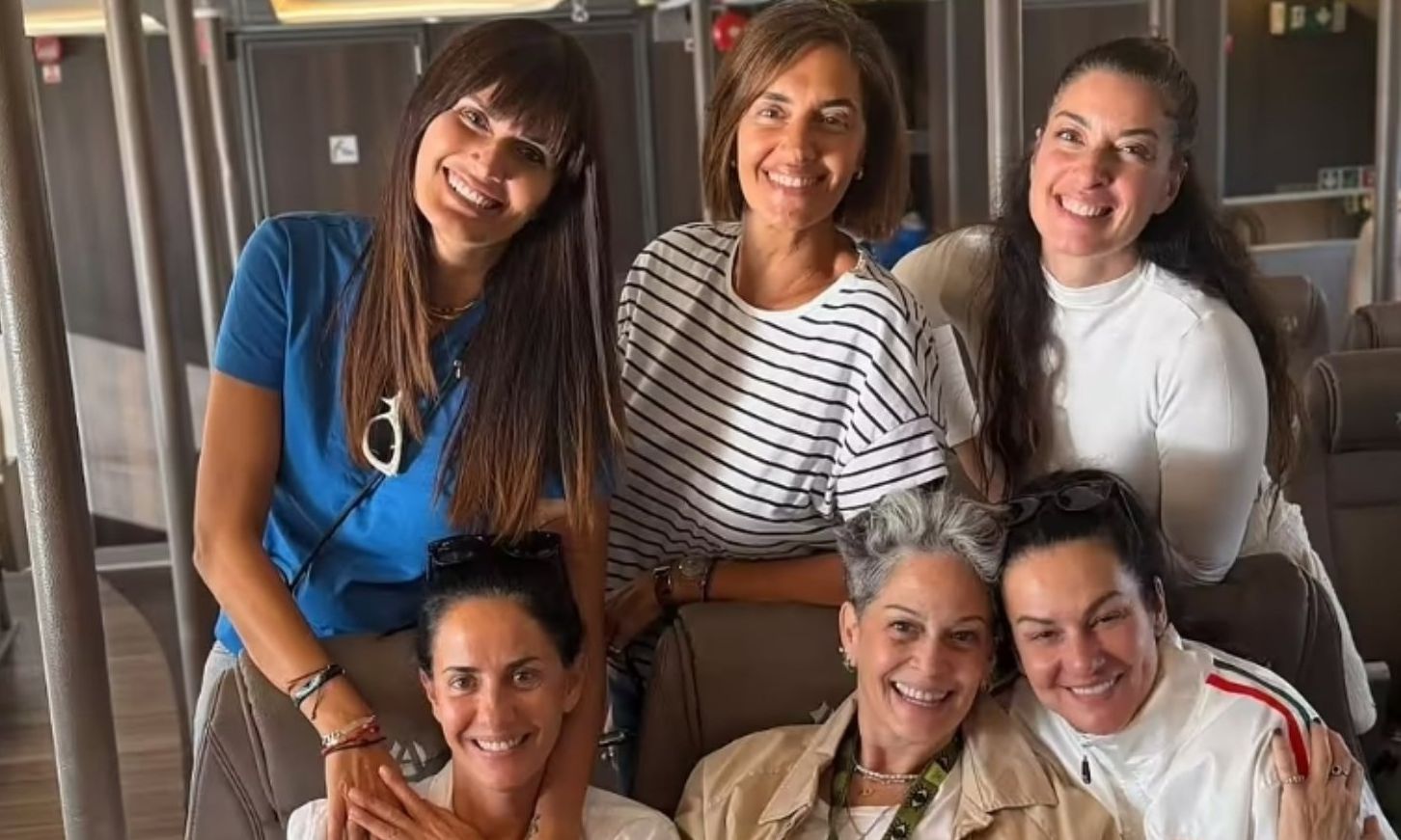 Reunion στις Σπέτσες: Η κορυφαία παρέα των μοντέλων στο υπέροχο αρχοντικό της Νόνης Δούνια στο νησί
