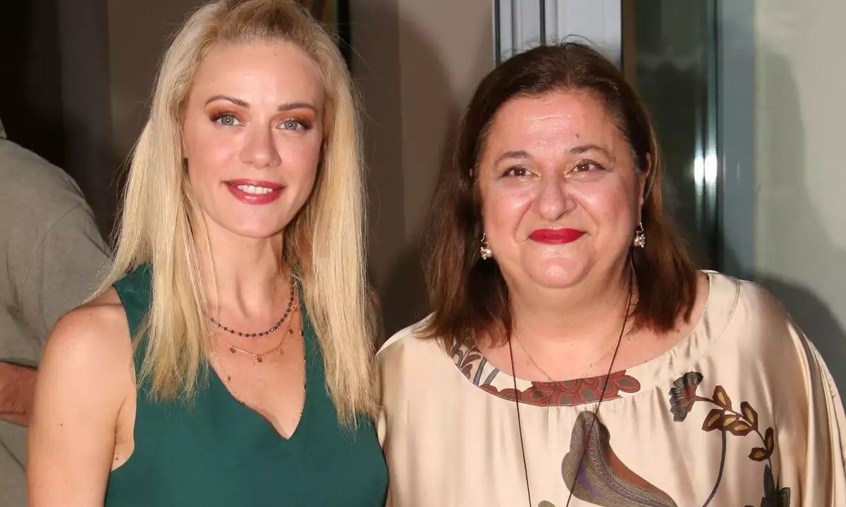Ζέτα Μακρυπούλια - Ελισάβετ Κωνσταντινίδου: Για δείπνο ντυμένες ασορτί