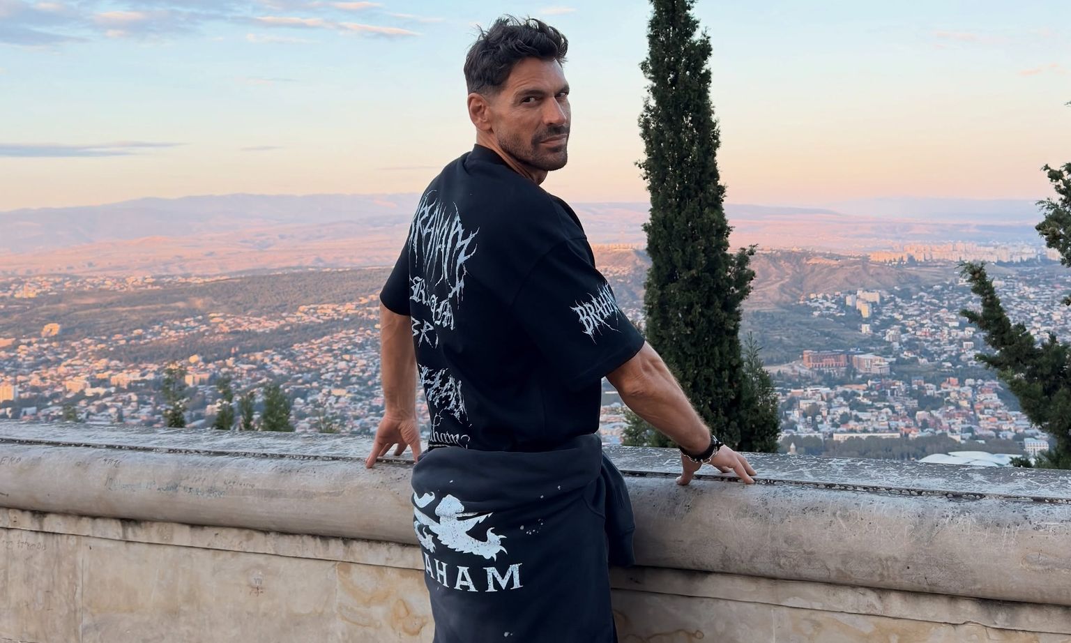 Γιάννης Σπαλιάρας: Τρελά ερωτευμένος με την 28χρονη Τάμτα - Το ταξίδι του στην όμορφη Τιφλίδα