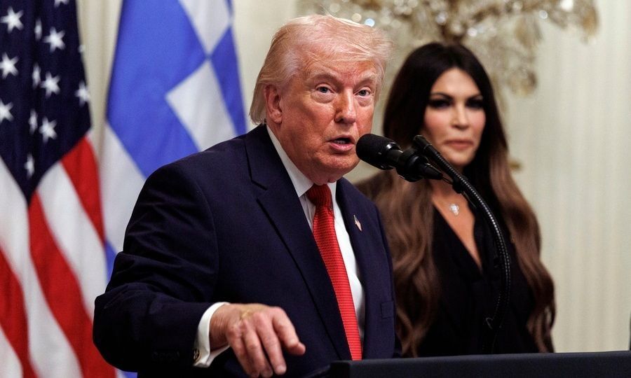 Ο Τραμπ αποτέλειωσε την Γκίλφοϊλ: «Δεν ήταν ποτέ μέλος της οικογένειάς μου»