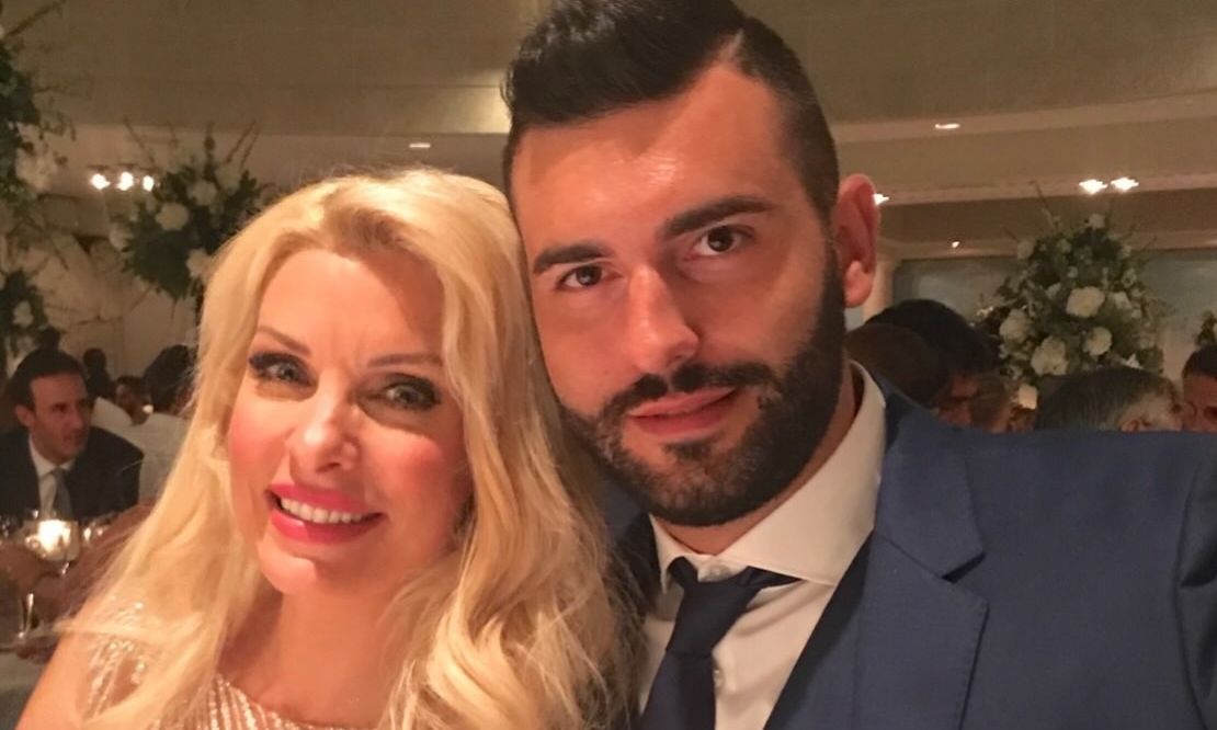 Μενεγάκη: Oι παλιές φωτό από το οικογενειακό άλμπουμ & οι ευχές για τα 40α γενέθλια του αδελφού της