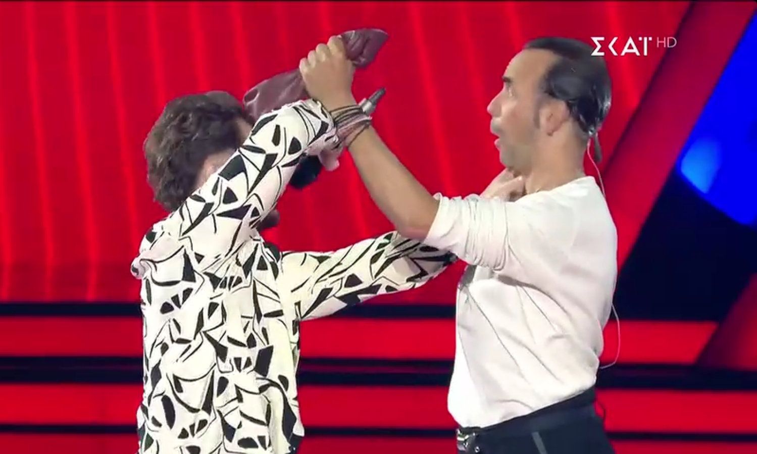Όχι! Δεν πιάστηκαν στα χέρια στο The Voice! Ο Μουζουράκης ήθελε να κάνει μαθήματα αυτοάμυνας!
