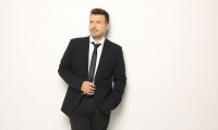 Γιάννης Πλούταρχος: Το νέο του video clip είναι γεμάτο χρώμα