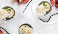Vegan παγωτό βανίλια αμύγδαλο από τον Άκη Πετρετζίκη