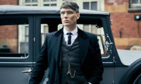 Peaky Blinders: Το Netflix αποκαλύπτει την 1η εικόνα του Κίλιαν Μέρφι ως Τόμι Σέλμπι στη νέα ταινία!