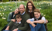 Γουίλιαμ και Κέιτ: Χαμογελαστοί & ντυμένοι ασορτί στο νέο οικογενειακό καρέ με τα παιδιά τους