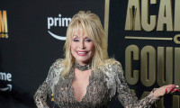 Dolly Parton: Ένιωθα εξαντλημένη και καταβεβλημένη πενθώντας τον Καρλ