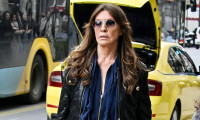 Μπάρμπα: Το ξεχωριστό urban style της στο κέντρο της Αθήνας - Το denim look που εντυπωσίασε