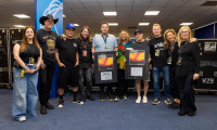 Η απονομή στους Metallica στην Αθήνα λίγο πριν ανέβουν στη σκηνή του ΟΑΚΑ